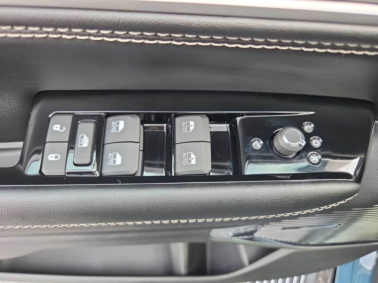 New 2026 Jeep Grand Wagoneer L Limited AWD/4WD image 25