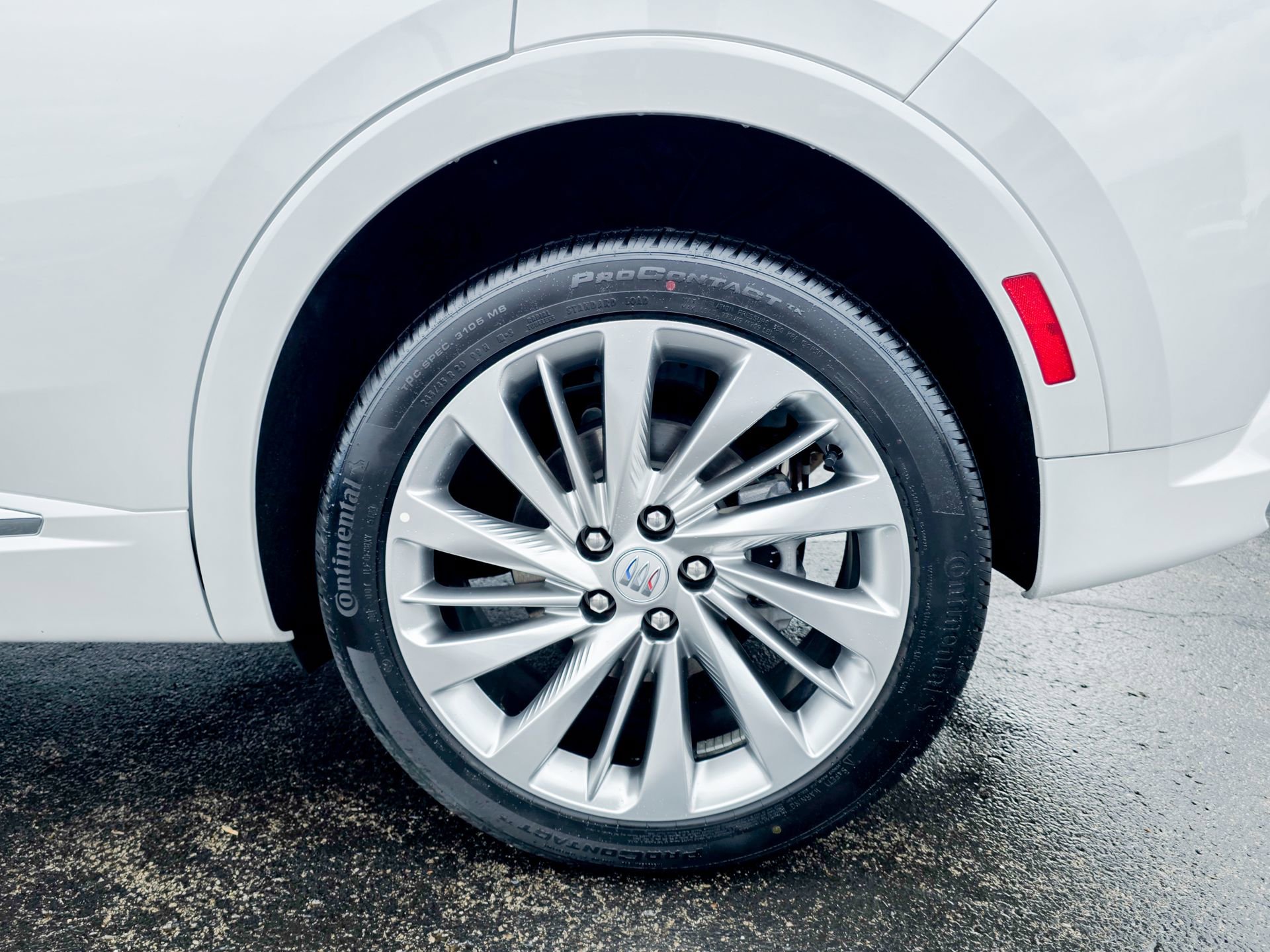 Used 2024 Buick Envision Avenir image 21