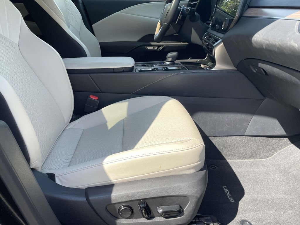 Used 2024 Lexus RX 350 Premium w/ Accessory Package (Z1) AWD/4WD image 16