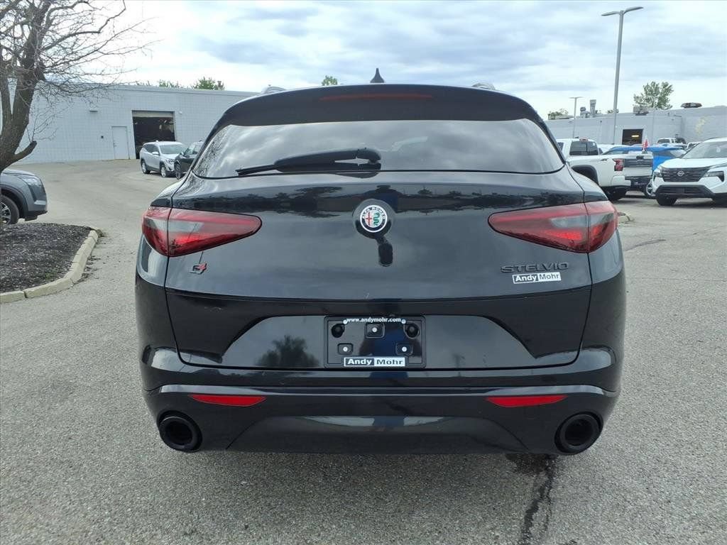 Used 2020 Alfa Romeo Stelvio Ti Sport w/ Quick Order Package 22S Sport AWD/4WD image 7