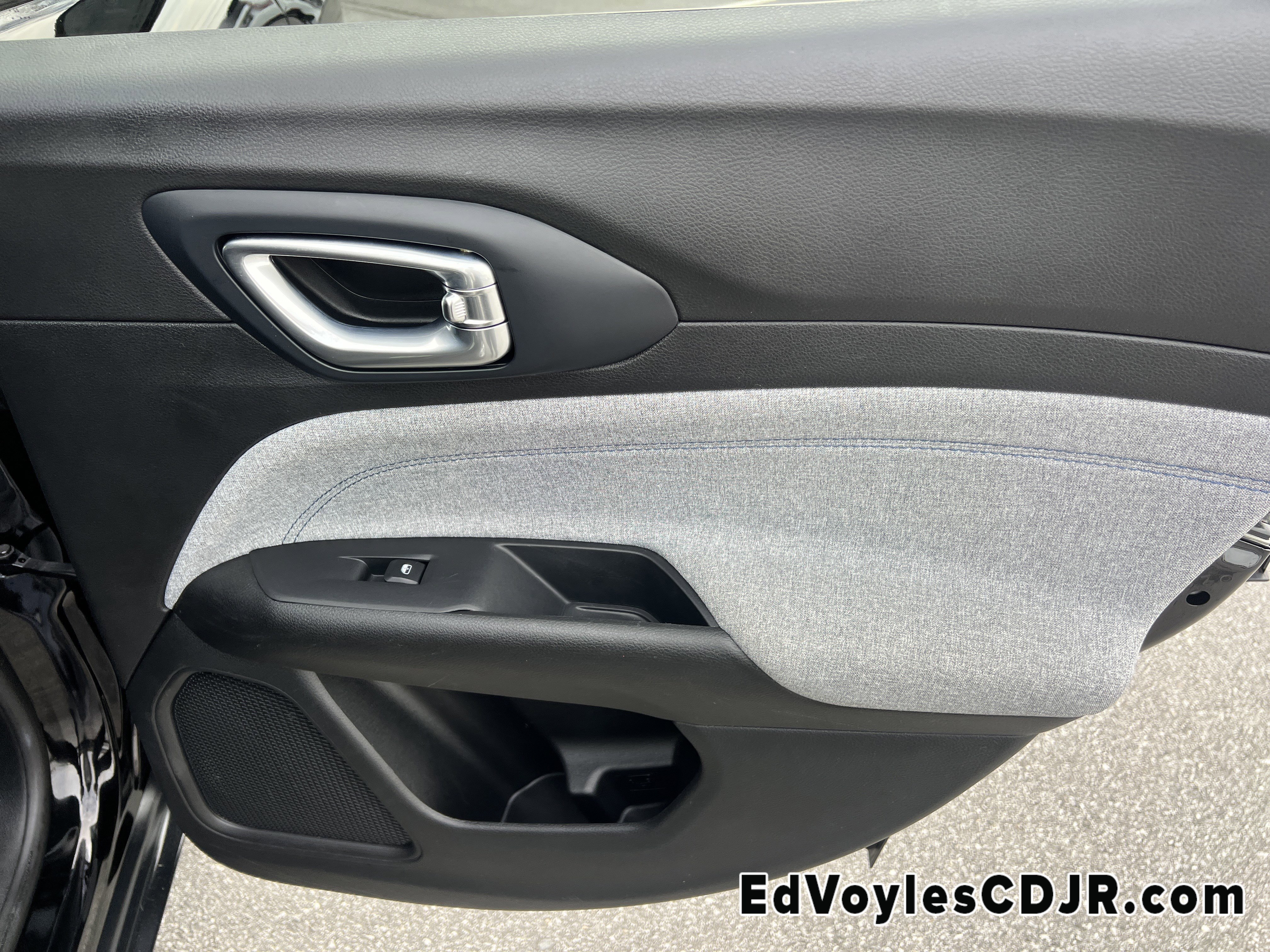 Used 2023 Jeep Compass Sport image 19