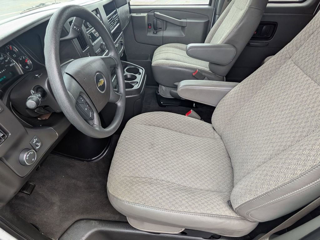 Used 2025 Chevrolet Express 3500 LT w/ LT Preferred Equipment Group RWD image 11