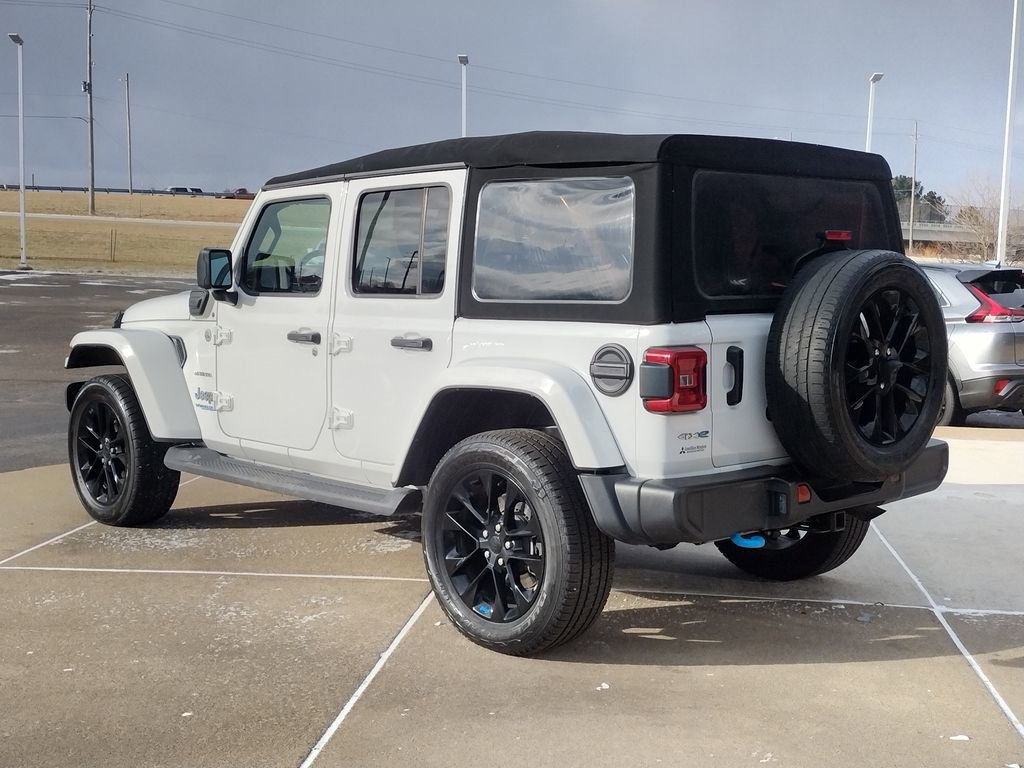 Used 2022 Jeep Wrangler Unlimited Sahara w/ Cold Weather Group image 19