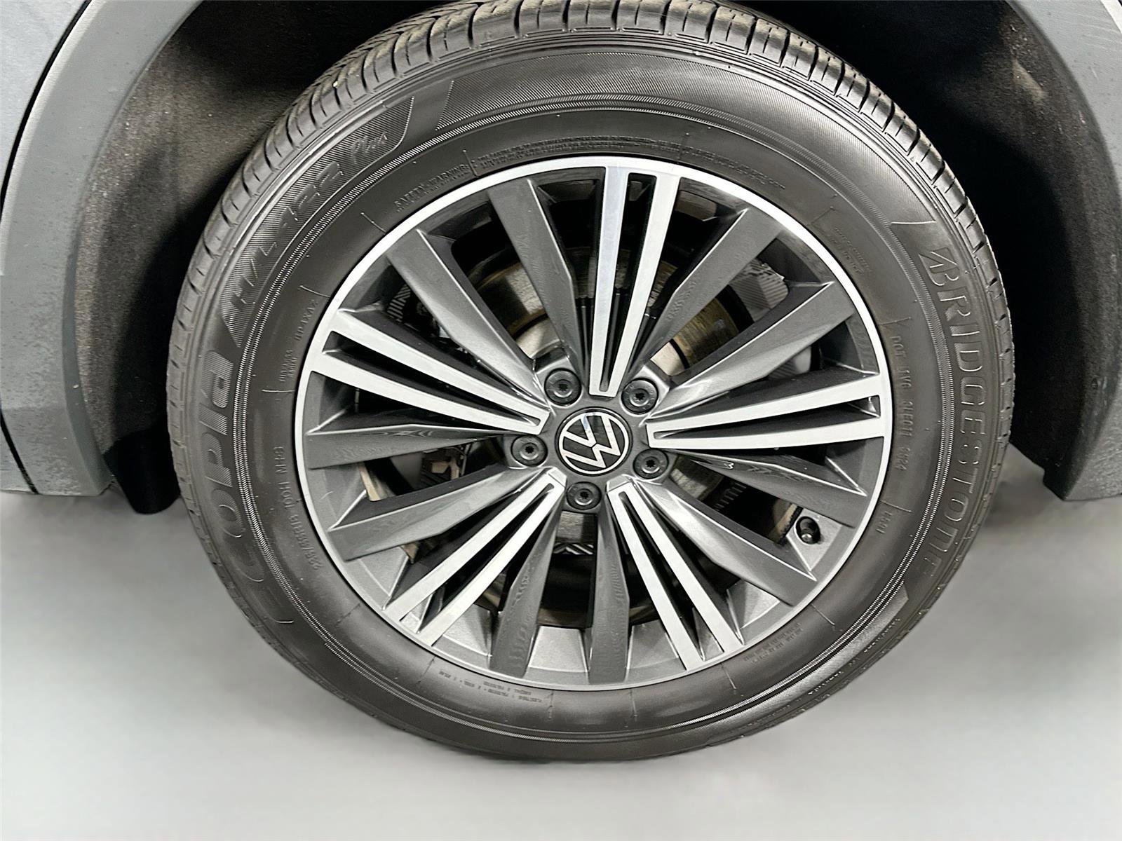 Used 2024 Volkswagen Tiguan Wolfsburg Edition image 27