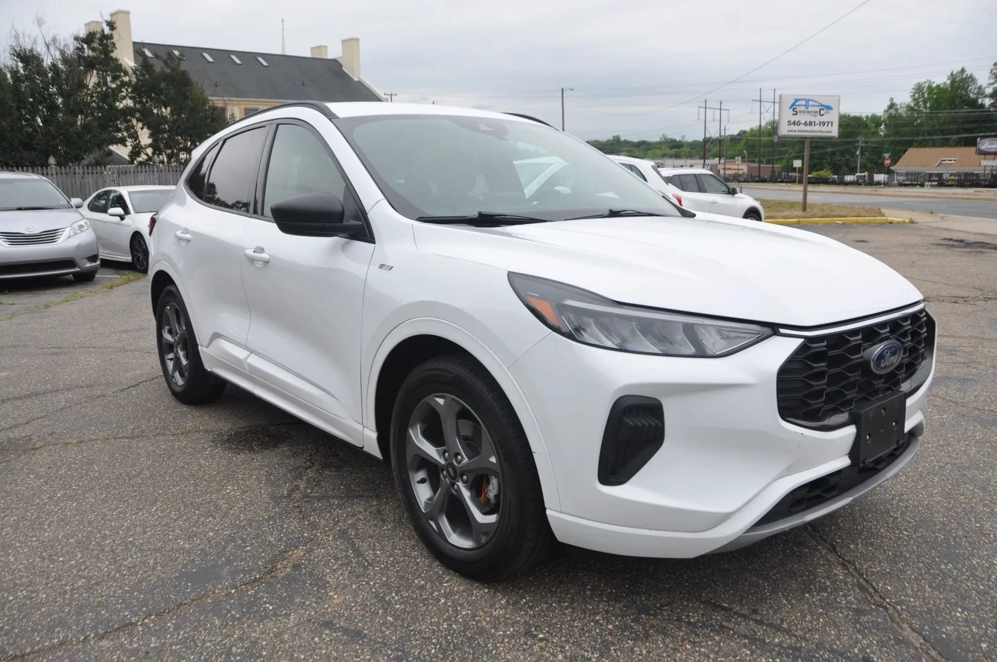 Used 2023 Ford Escape ST-Line FWD image 3