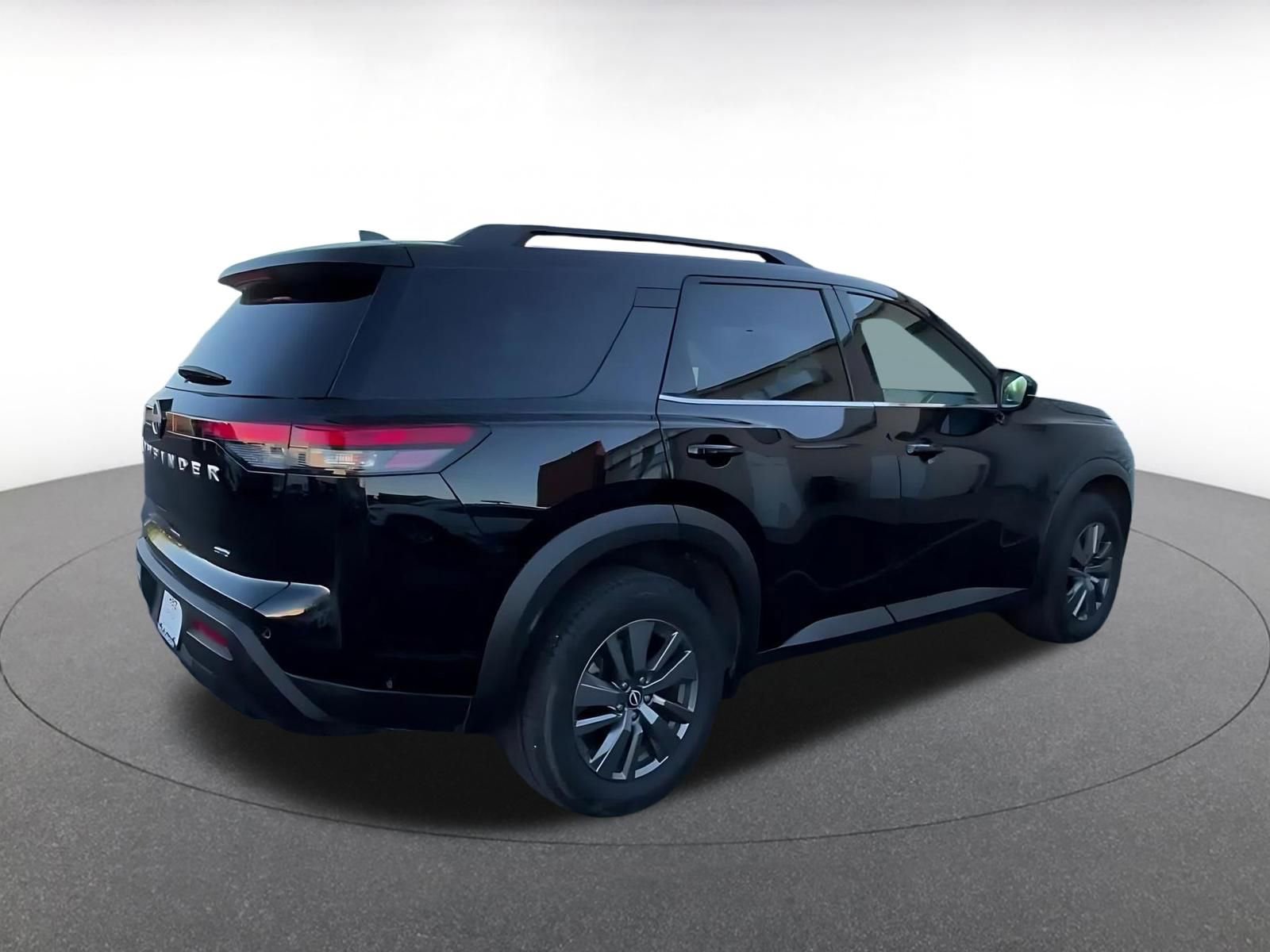Used 2025 Nissan Pathfinder SV AWD/4WD image 15