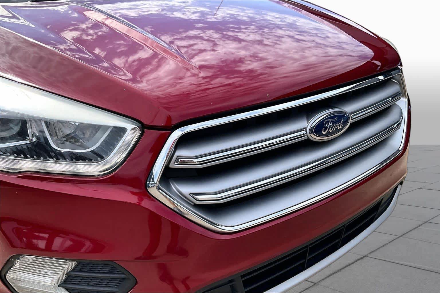 Used 2017 Ford Escape Titanium FWD image 29