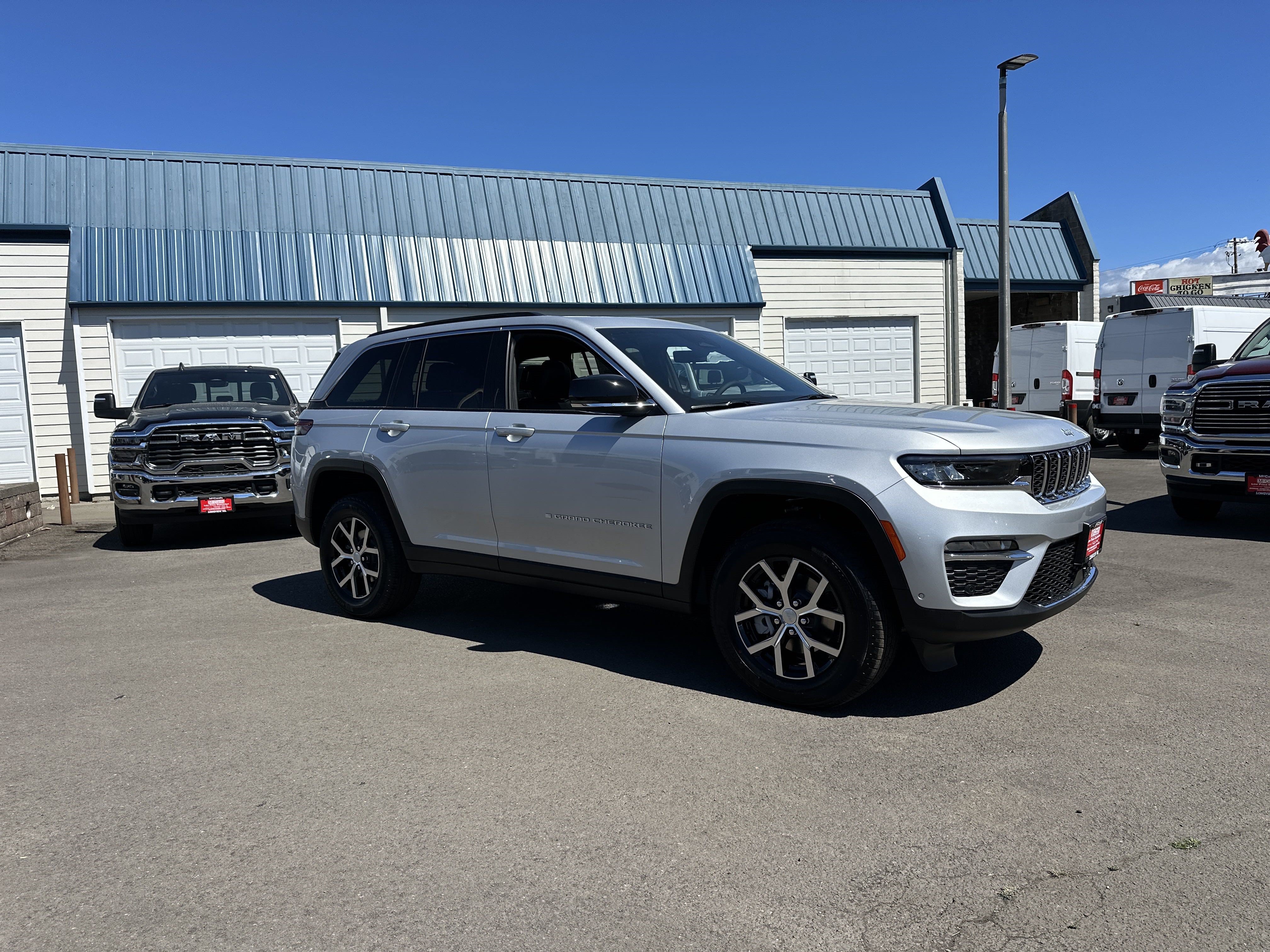 New 2025 Jeep Grand Cherokee Limited w/ Luxury Tech Group II AWD/4WD image 7