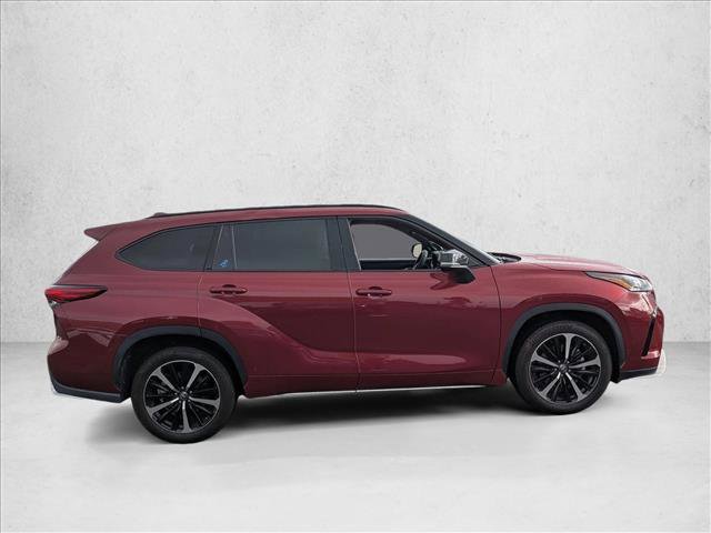 Used 2022 Toyota Highlander XSE image 4