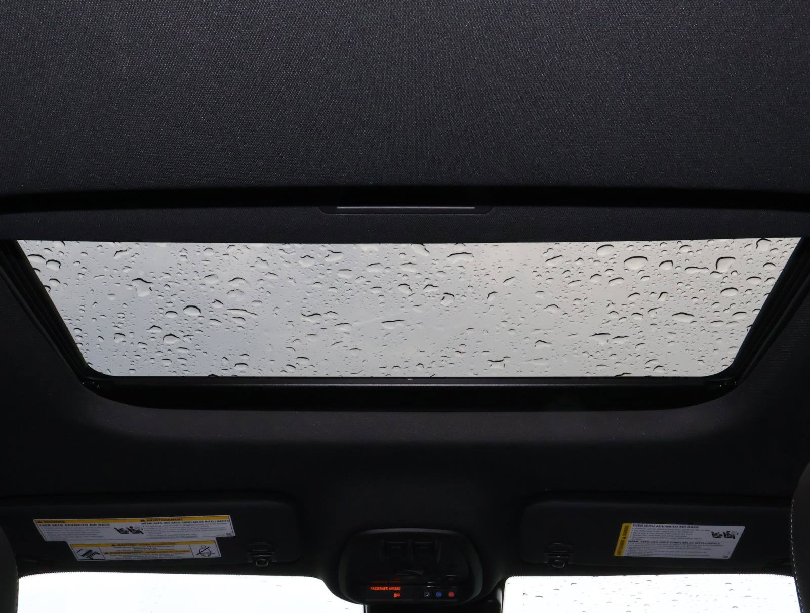 Used 2025 Chevrolet Trax RS w/ Sunroof Package FWD image 12