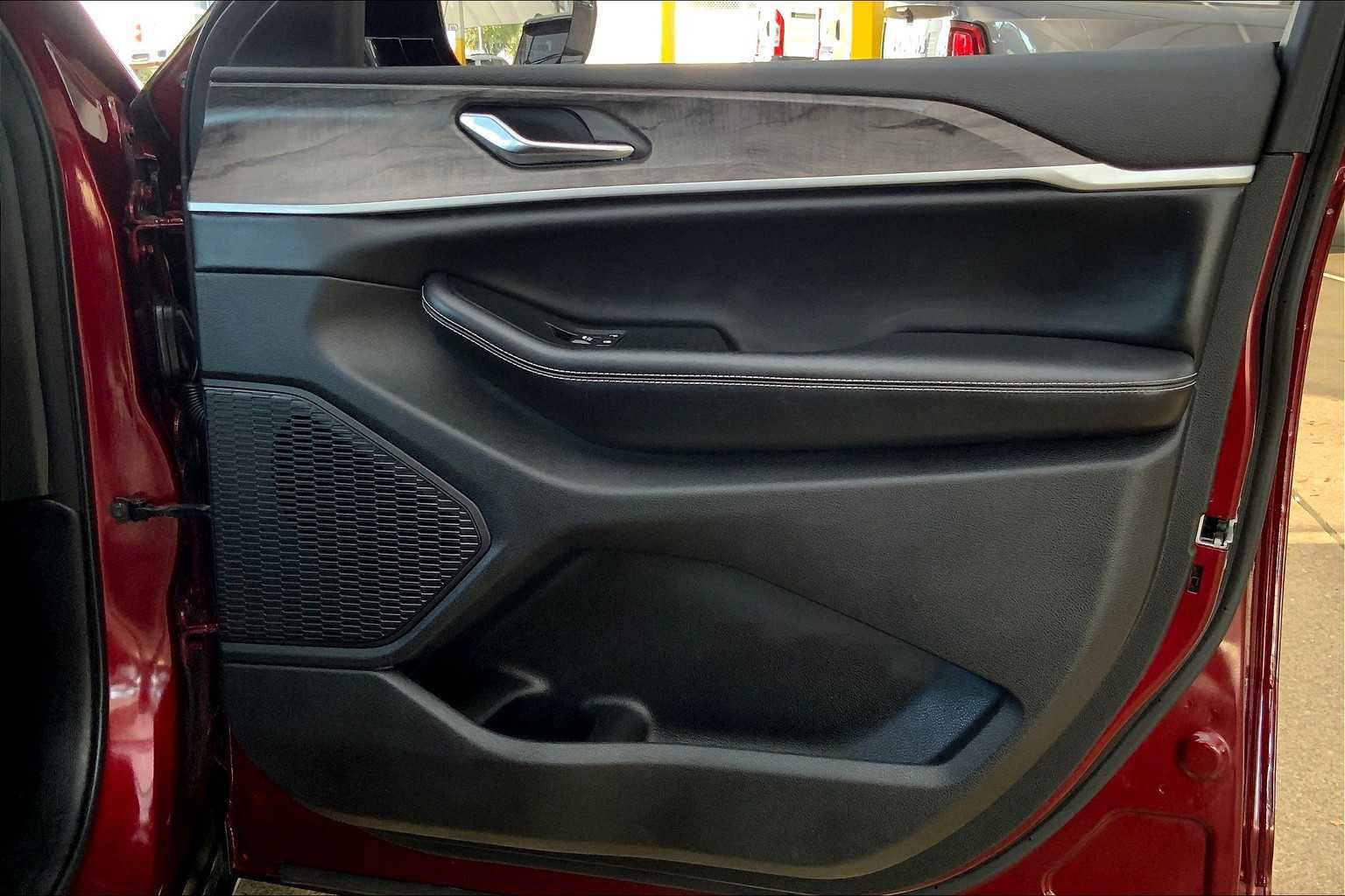 Used 2024 Jeep Grand Cherokee Limited image 22