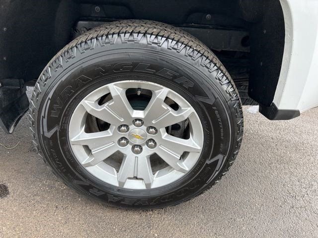 Used 2022 Chevrolet Colorado LT w/ Safety Package image 49
