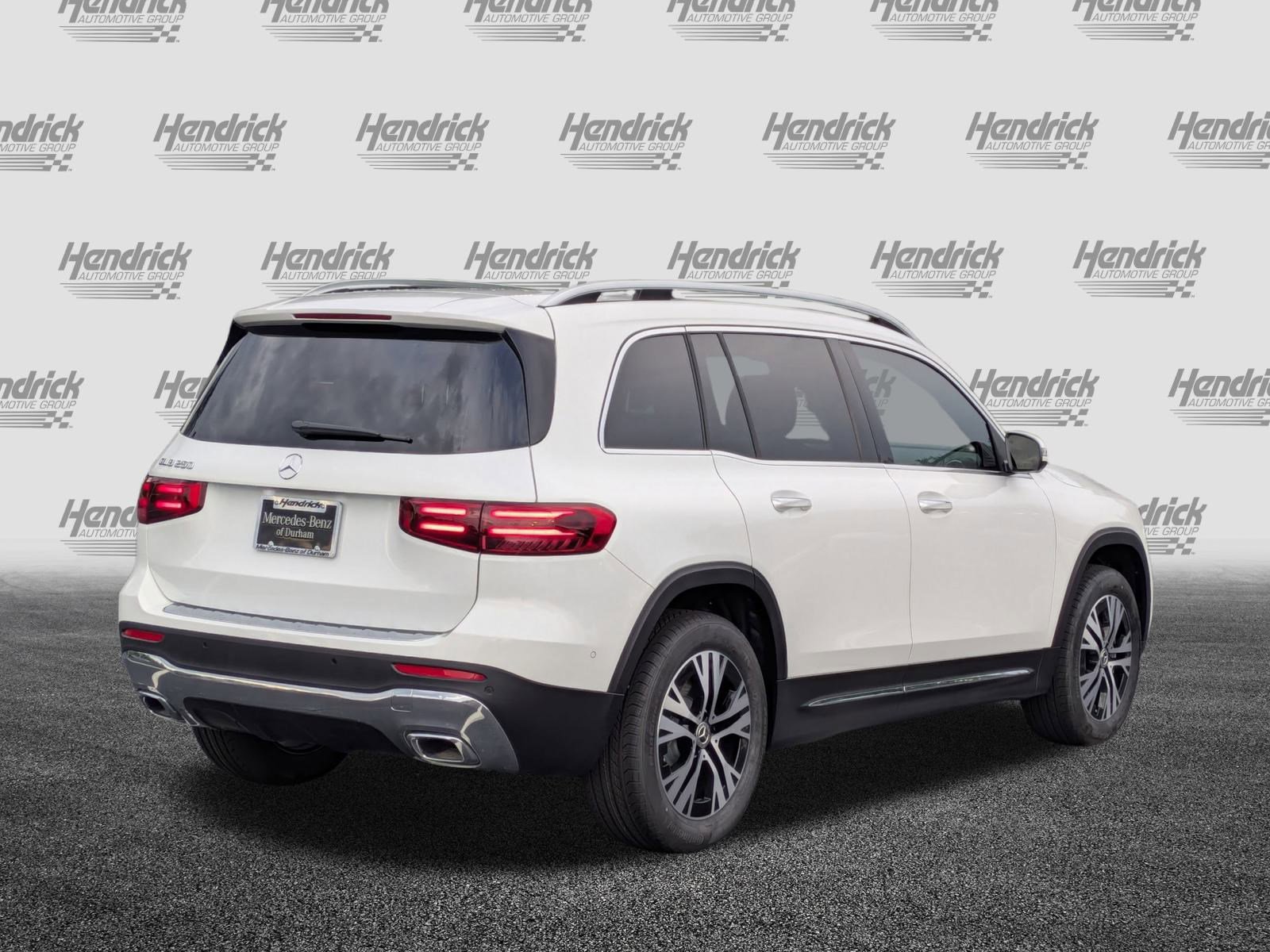 New 2025 Mercedes-Benz GLB 250 image 10