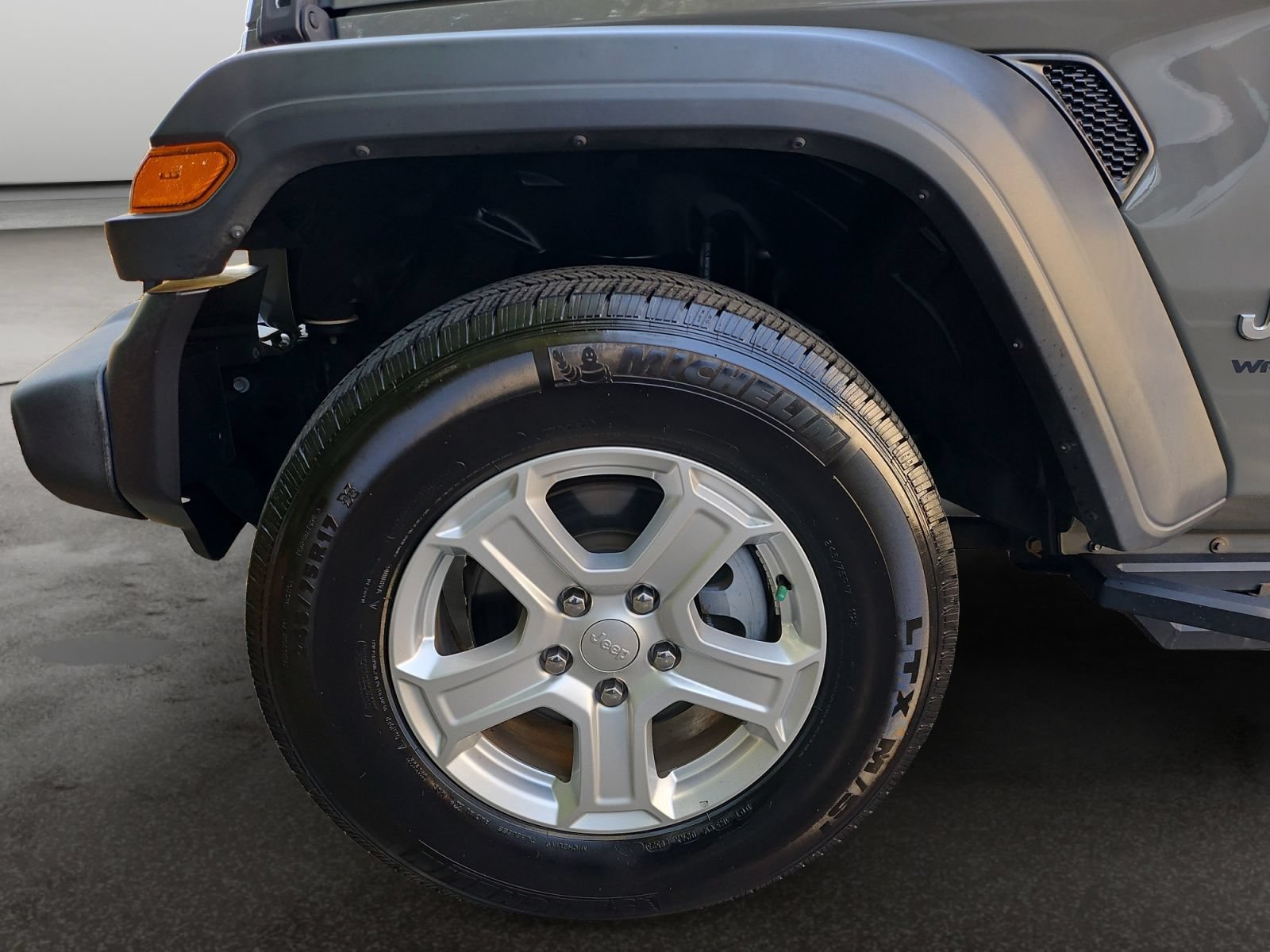 Used 2018 Jeep Wrangler Unlimited Sport S AWD/4WD image 38