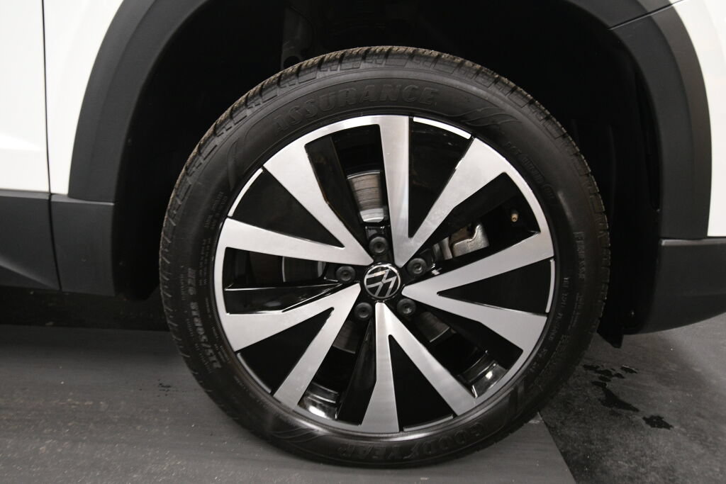 Used 2024 Volkswagen Taos SE FWD image 28