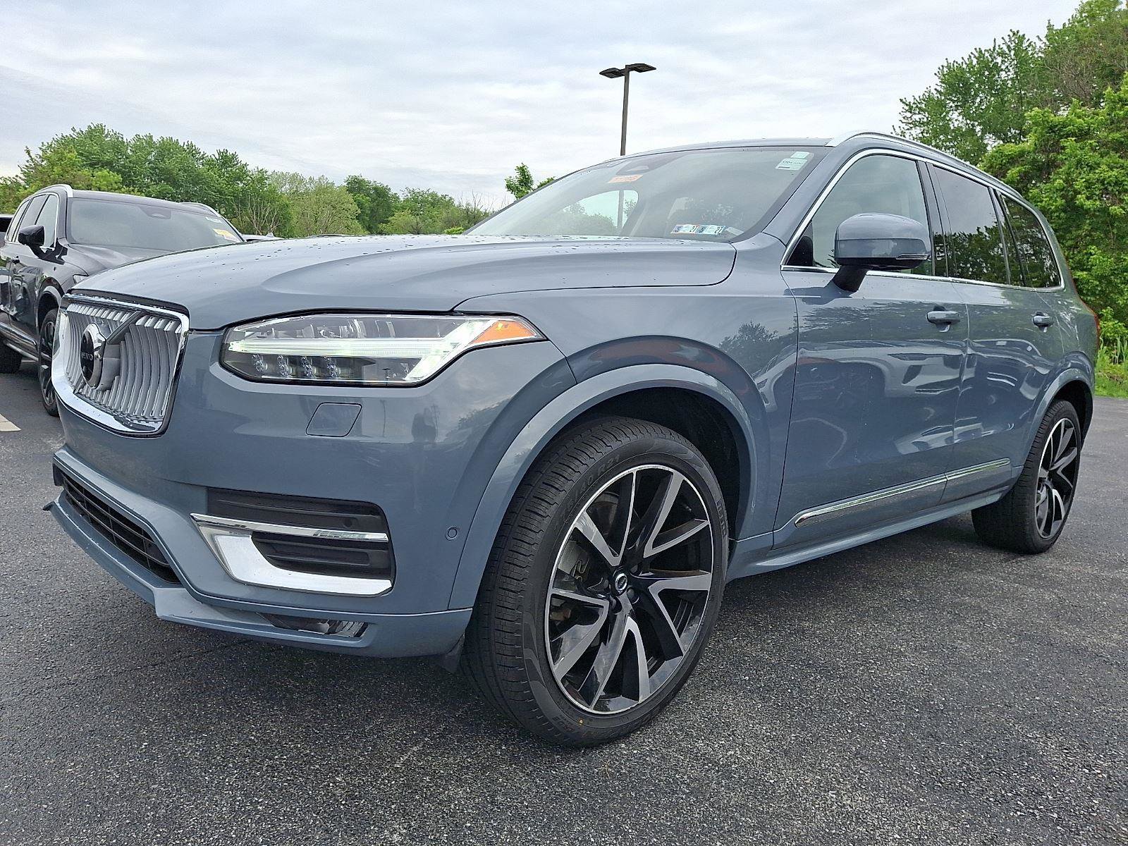 Certified 2023 Volvo XC90 B6 Plus AWD/4WD image 3