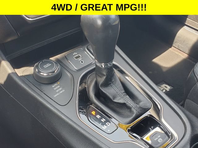 Used 2019 Jeep Cherokee Limited AWD/4WD image 23