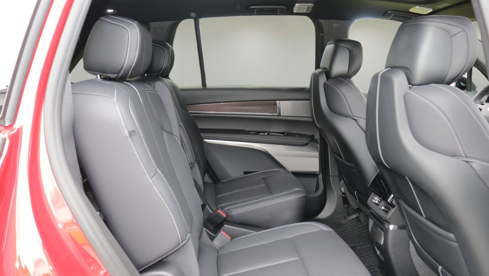 New 2027 Cadillac Vistiq Sport w/ LPO, Floor Liner Package AWD/4WD image 17