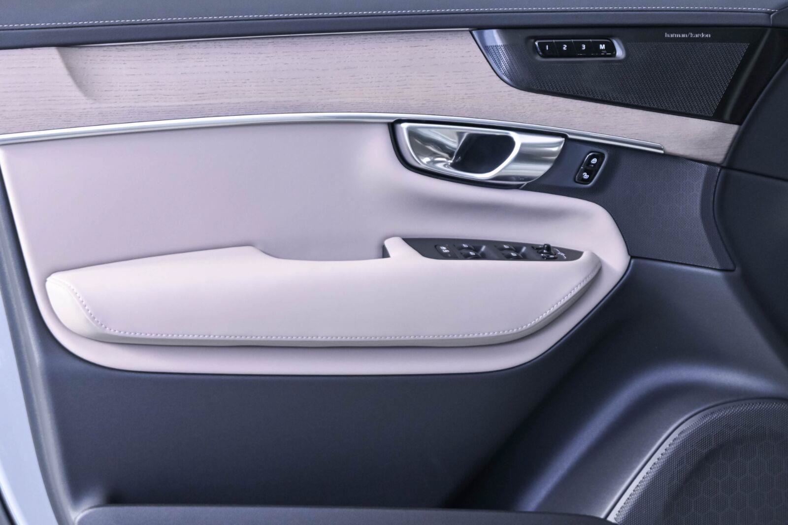 New 2026 Volvo XC90 B6 Plus w/ Protection Package Premier AWD/4WD image 7