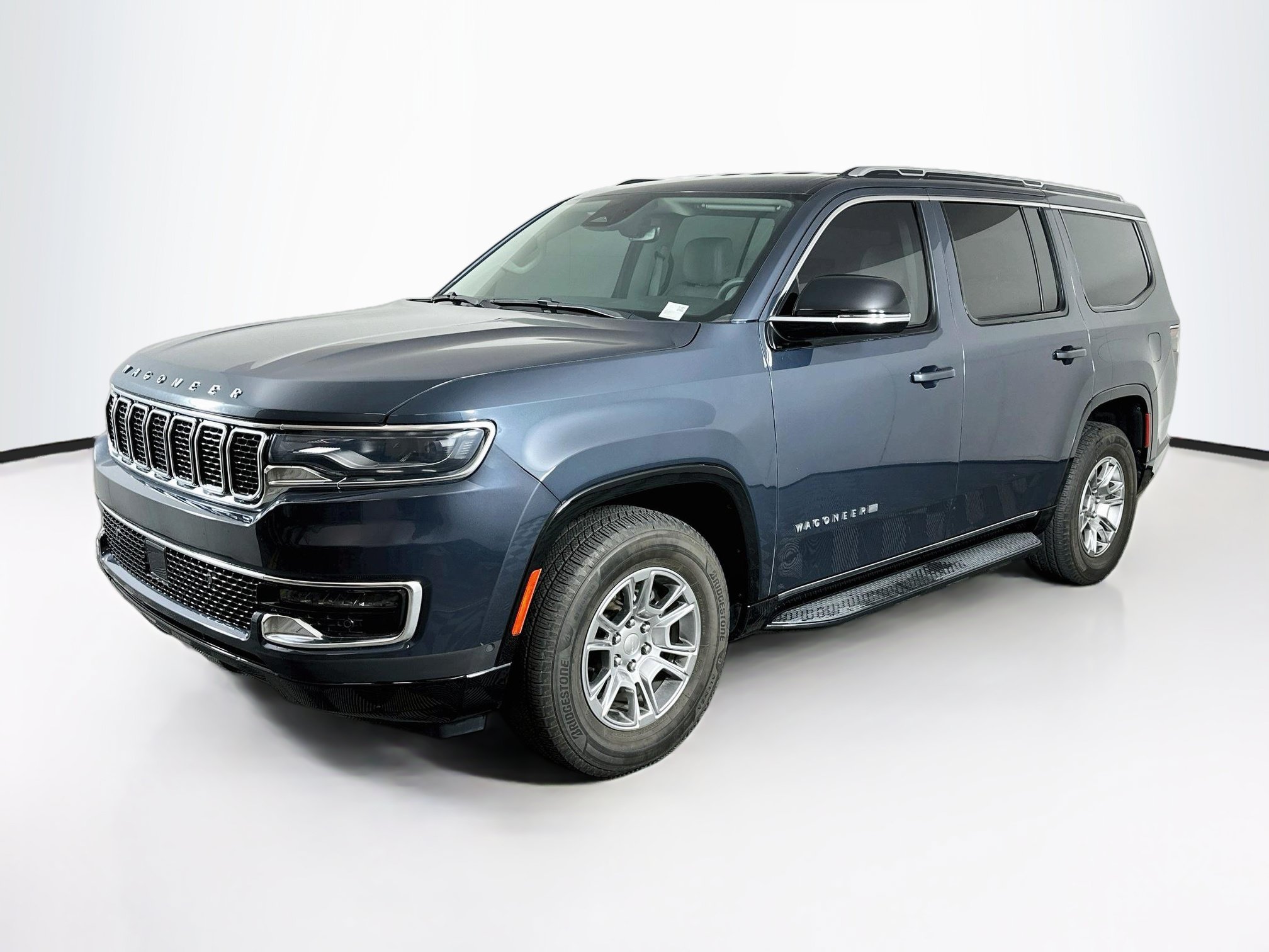 Used 2023 Jeep Wagoneer 4WD image 3