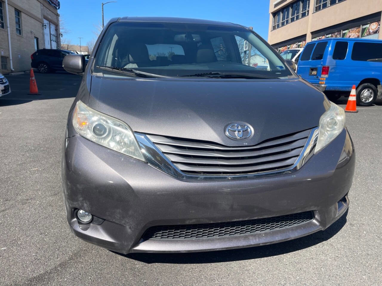 Used 2015 Toyota Sienna XLE w/ XLE Navigation Package image 6