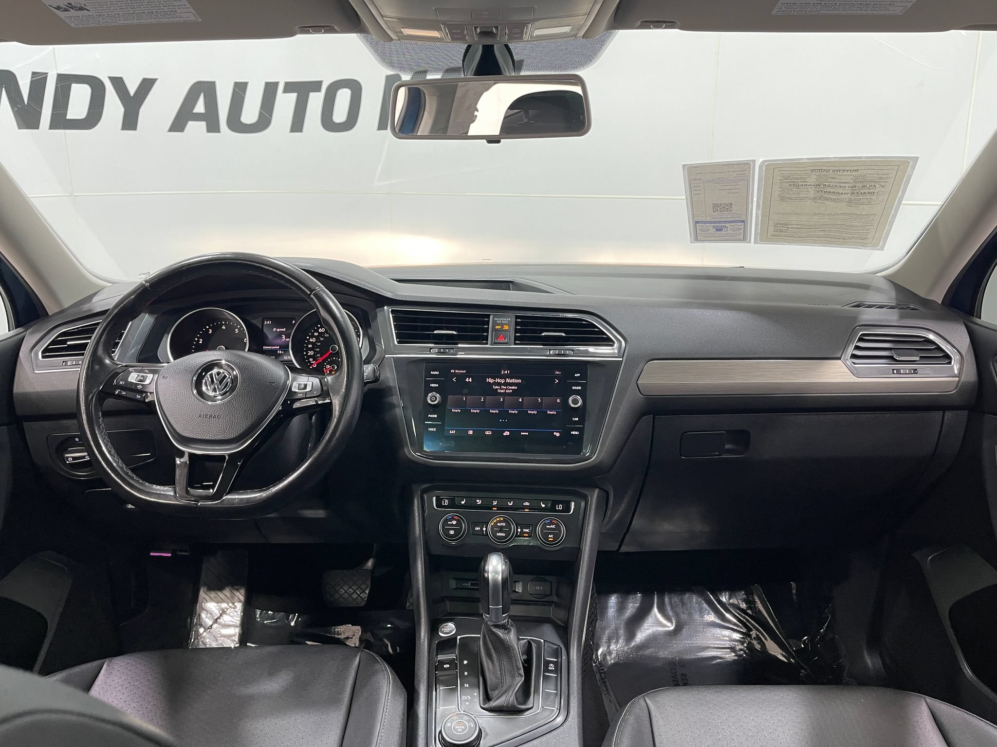 Used 2019 Volkswagen Tiguan SEL AWD/4WD image 18