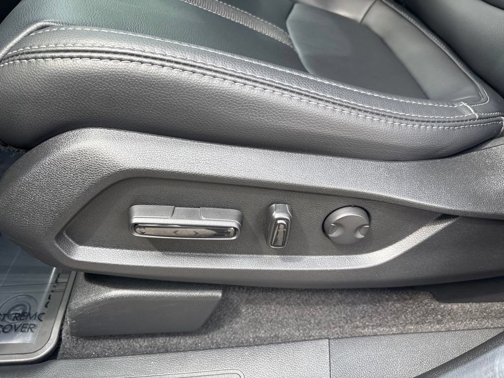 Used 2025 Honda Pilot Touring image 14