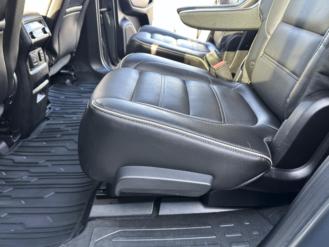 Used 2018 GMC Acadia Denali w/ Technology Package AWD/4WD image 30