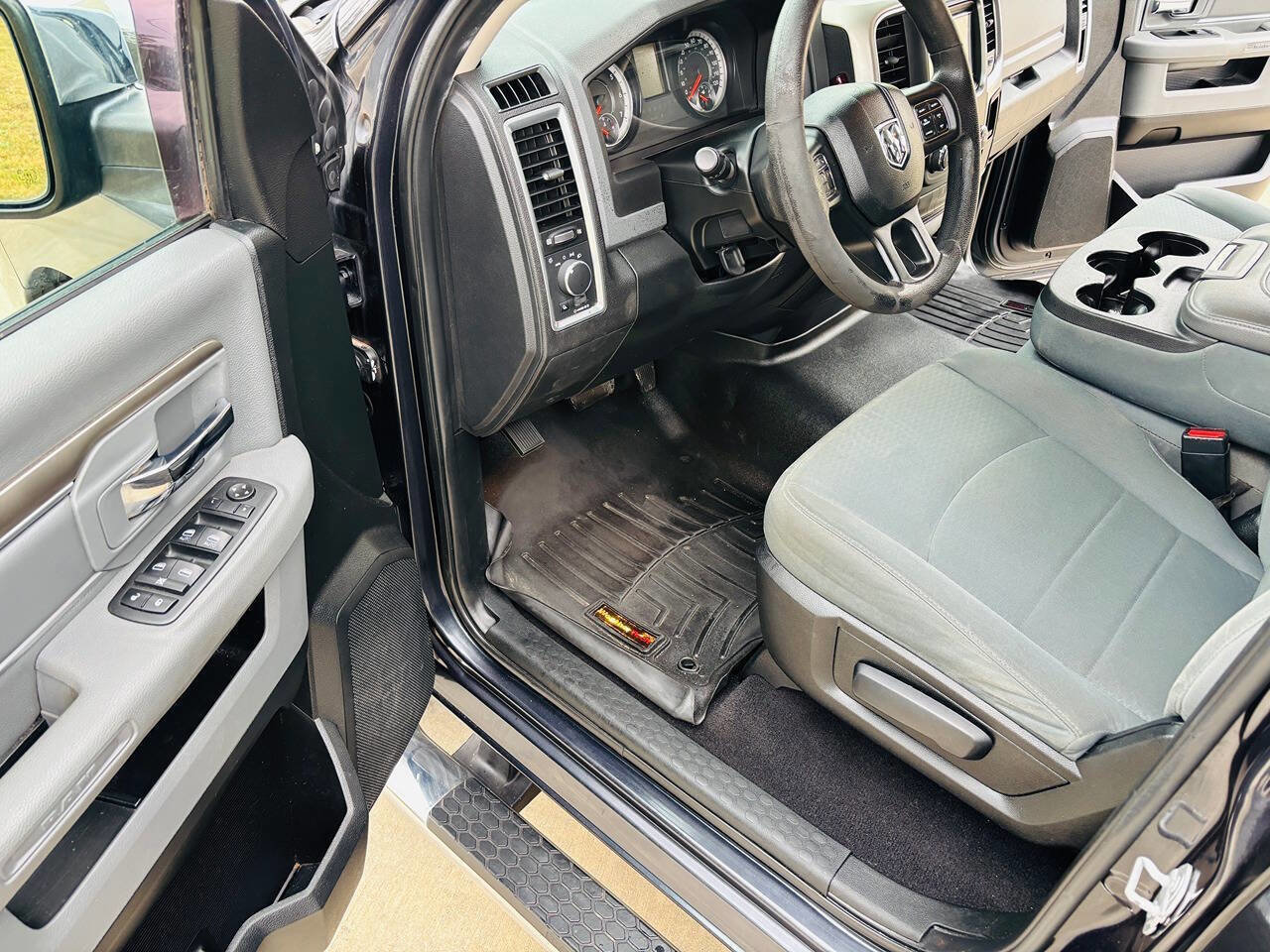 Used 2017 RAM 1500 Classic SLT image 16