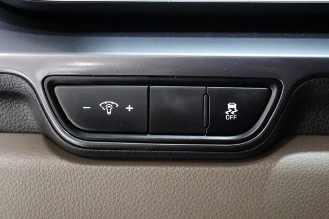Used 2025 Kia Carnival FWD image 20