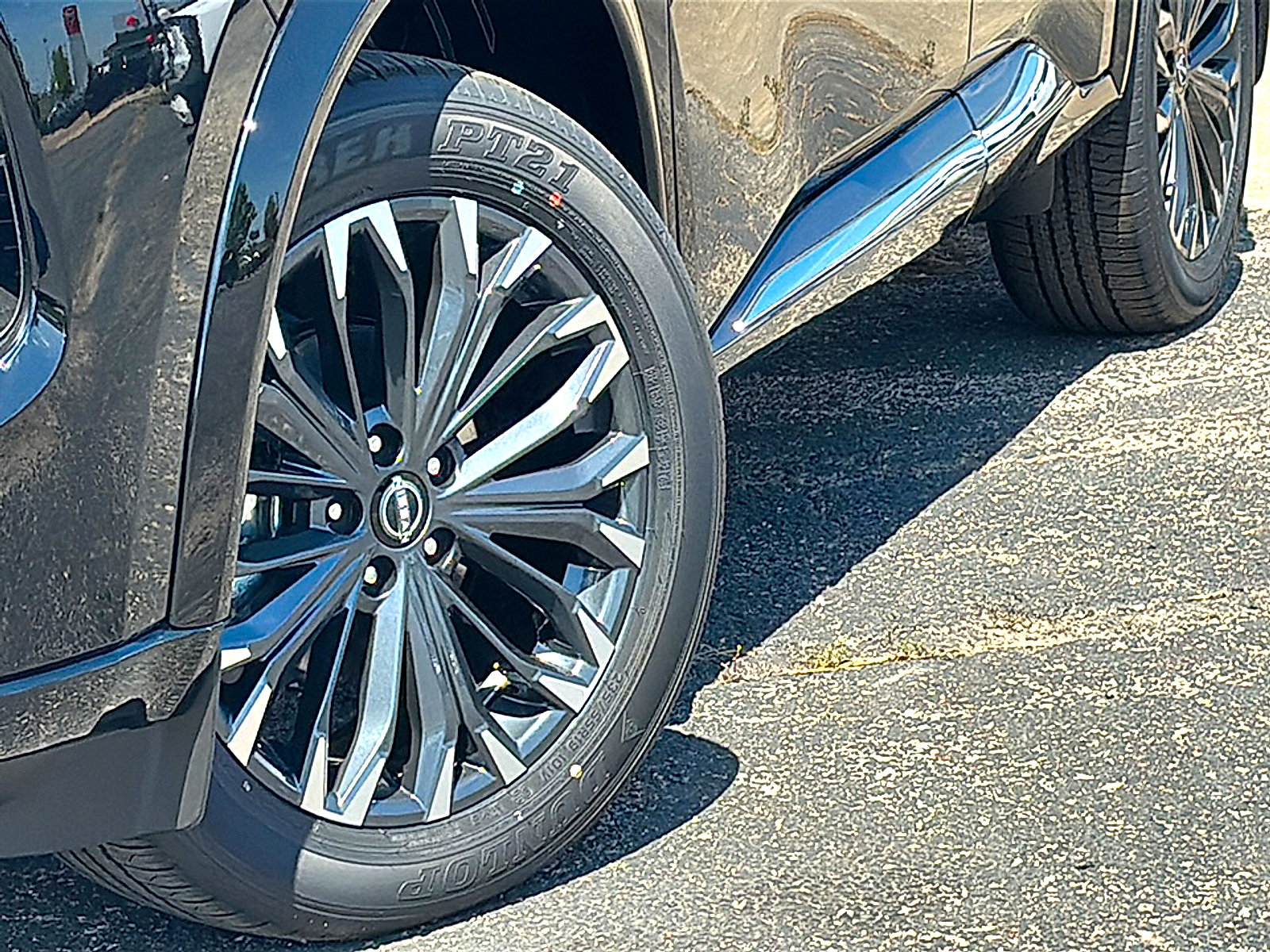 New 2026 Nissan Rogue Platinum w/ Platinum Premium Package AWD/4WD image 3