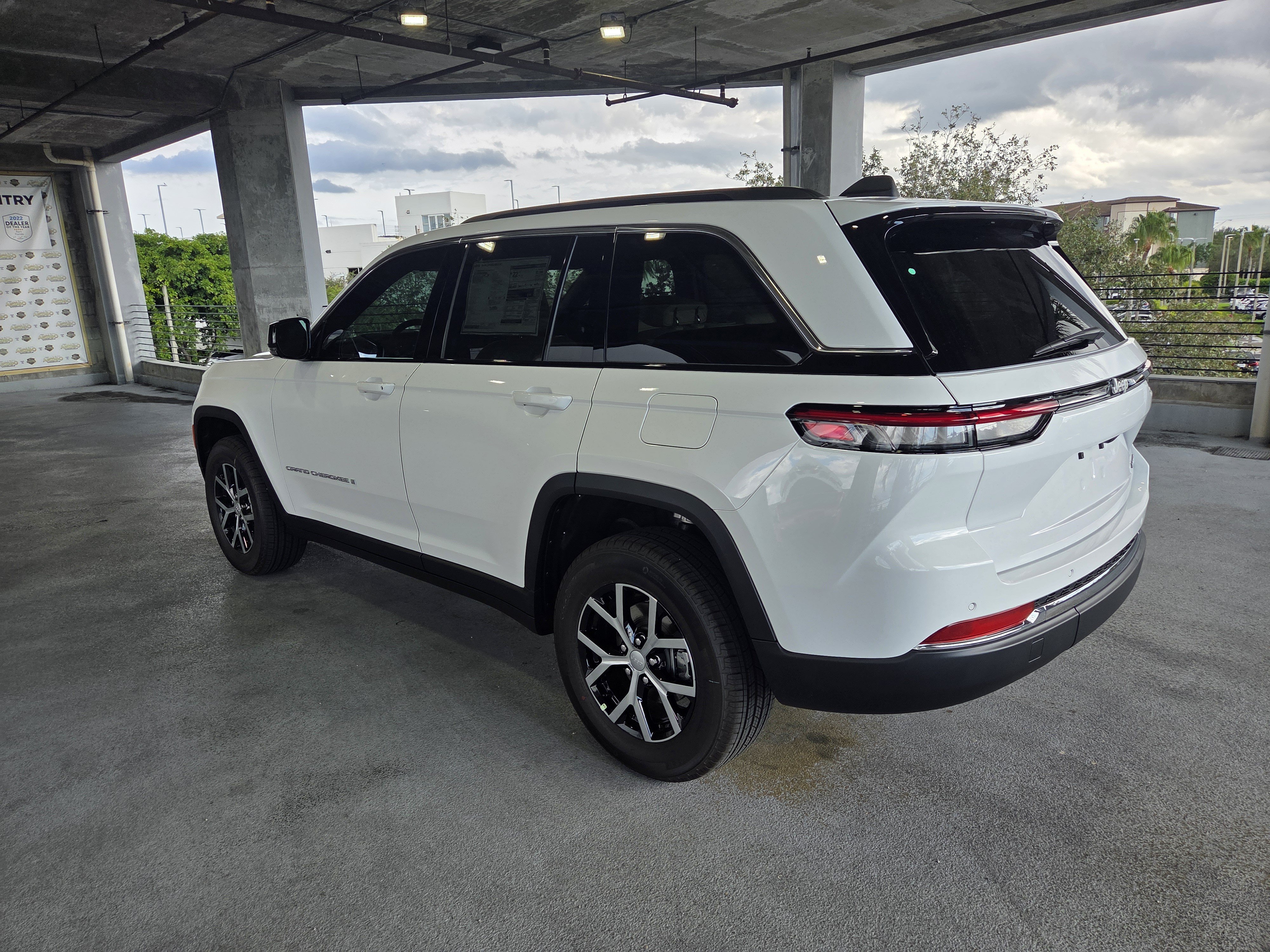 New 2025 Jeep Grand Cherokee Limited RWD image 7