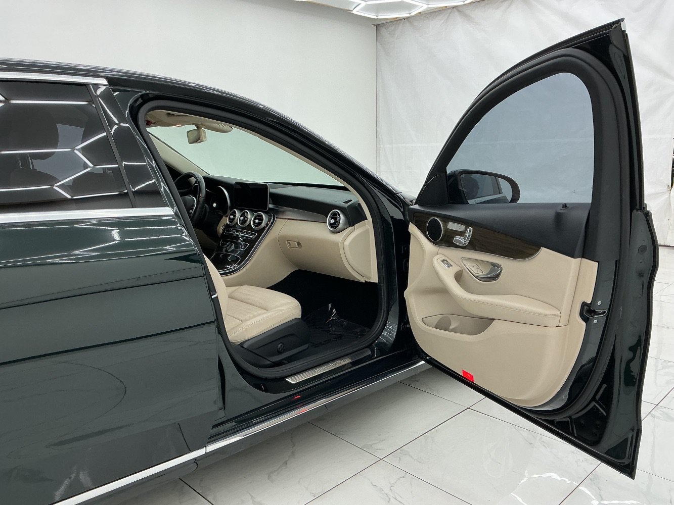 Used 2019 Mercedes-Benz C 300 Sedan image 20