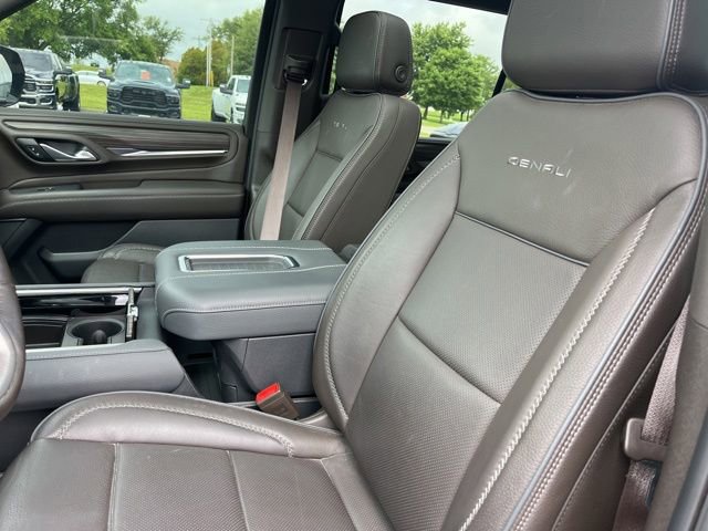 Used 2024 GMC Yukon XL Denali AWD/4WD image 4