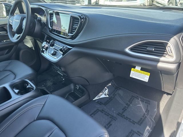 New 2026 Chrysler Pacifica Select FWD image 13
