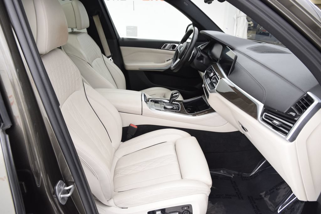 Used 2023 BMW X5 xDrive40i w/ M Sport Package AWD/4WD image 16