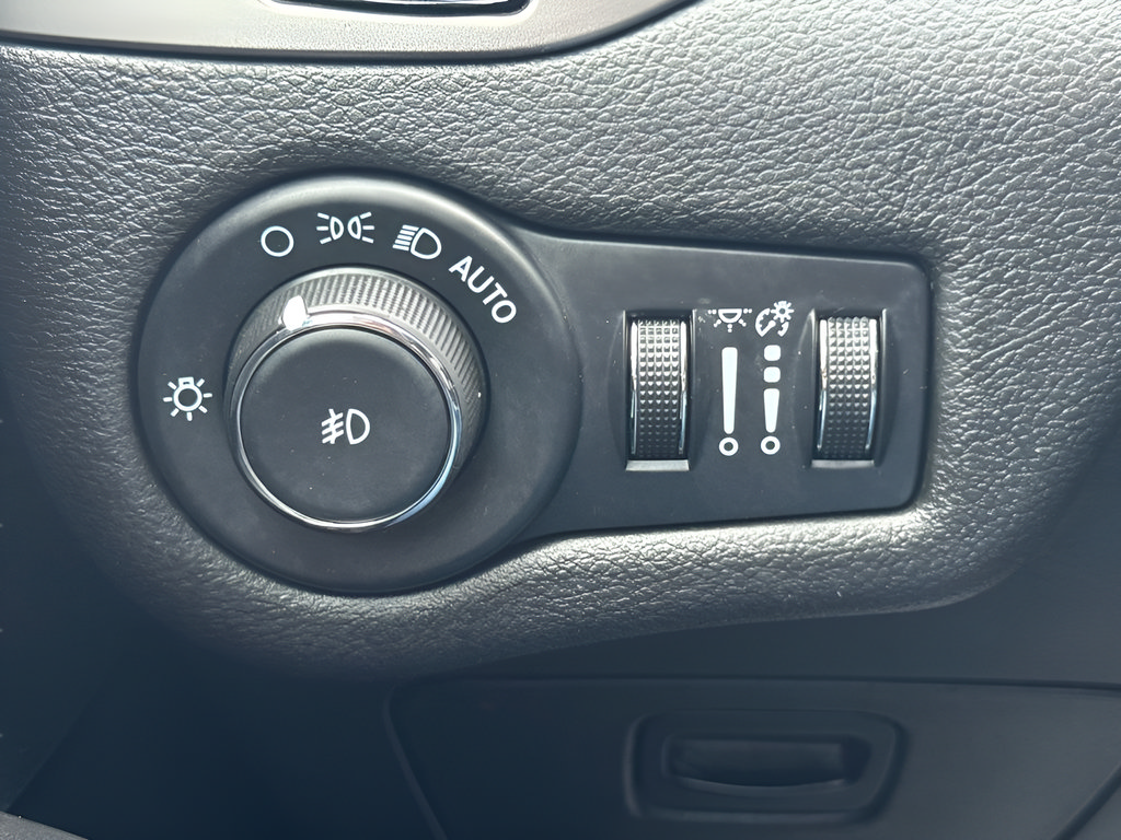 Used 2022 Jeep Cherokee Latitude Lux AWD/4WD image 18