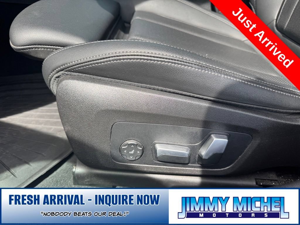 Used 2023 BMW 330i xDrive Sedan w/ M Sport Package AWD/4WD image 6