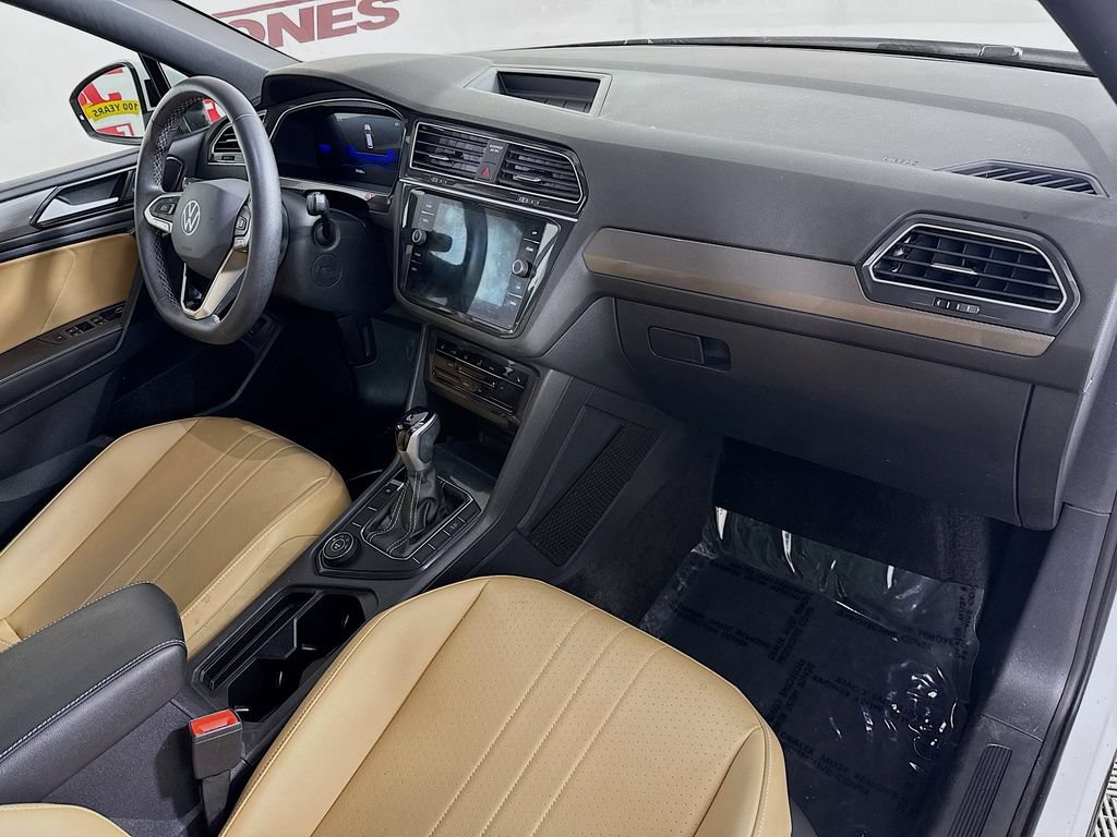Used 2024 Volkswagen Tiguan SE AWD/4WD image 31