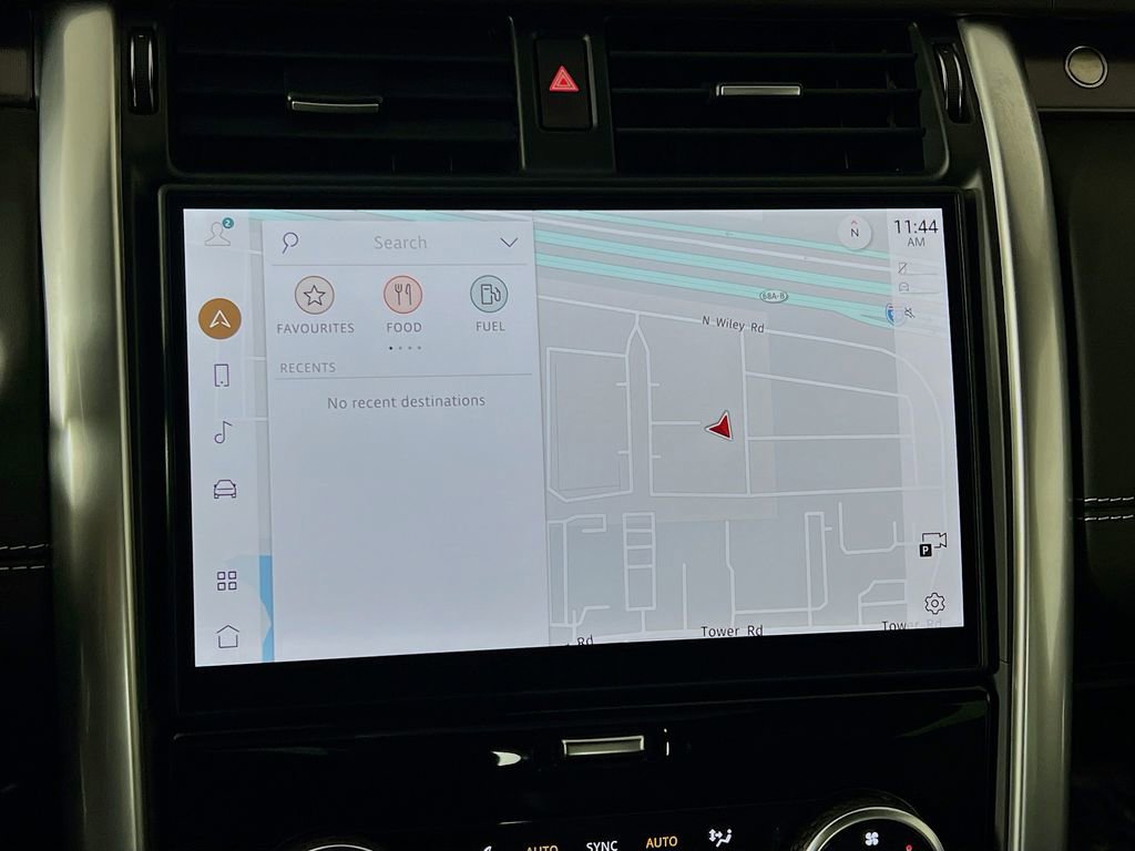 Used 2025 Land Rover Discovery Metropolitan Edition image 13