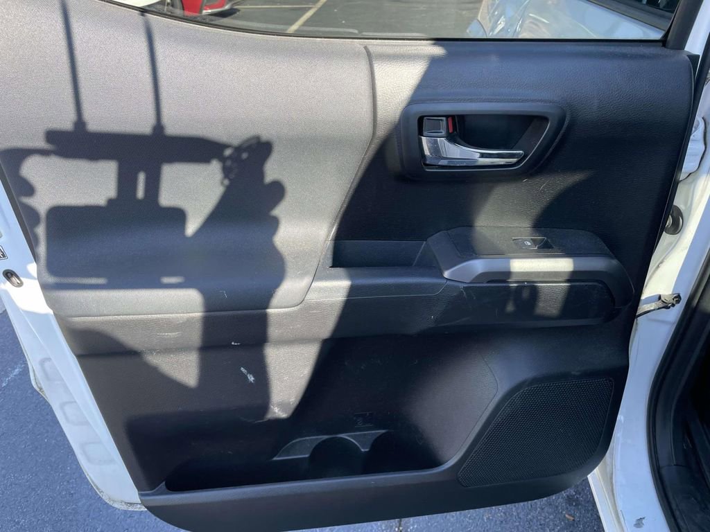 Used 2018 Toyota Tacoma TRD Sport image 20