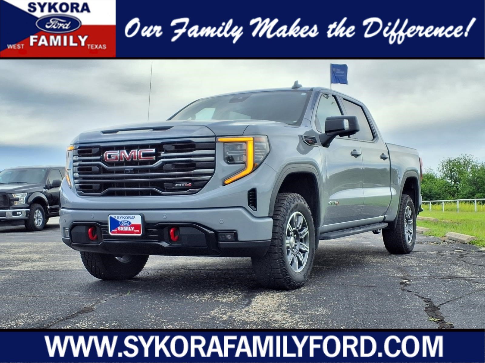 Used 2024 GMC Sierra 1500 AT4 w/ Technology Package AWD/4WD image 1