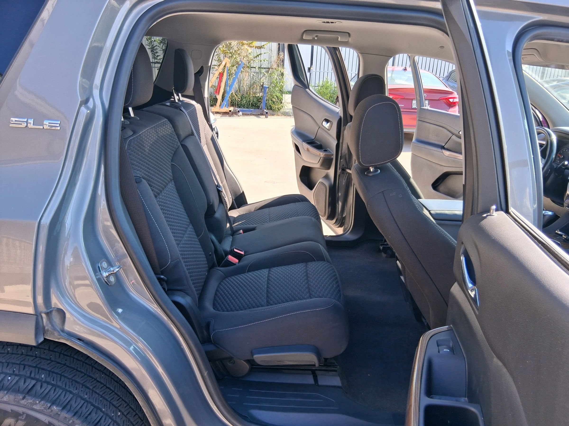 Used 2019 GMC Acadia SLE AWD/4WD image 32