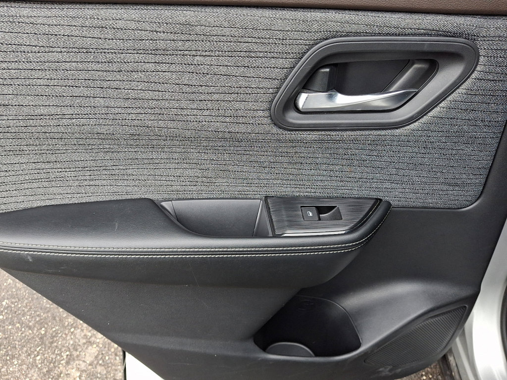 Used 2023 Nissan Rogue SV FWD image 19