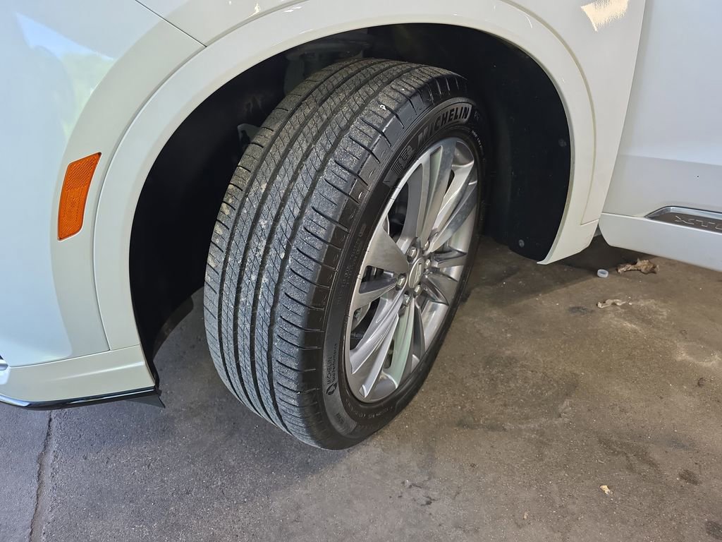 Used 2025 Cadillac XT6 Premium Luxury w/ LPO, Floor Liner Package AWD/4WD image 29