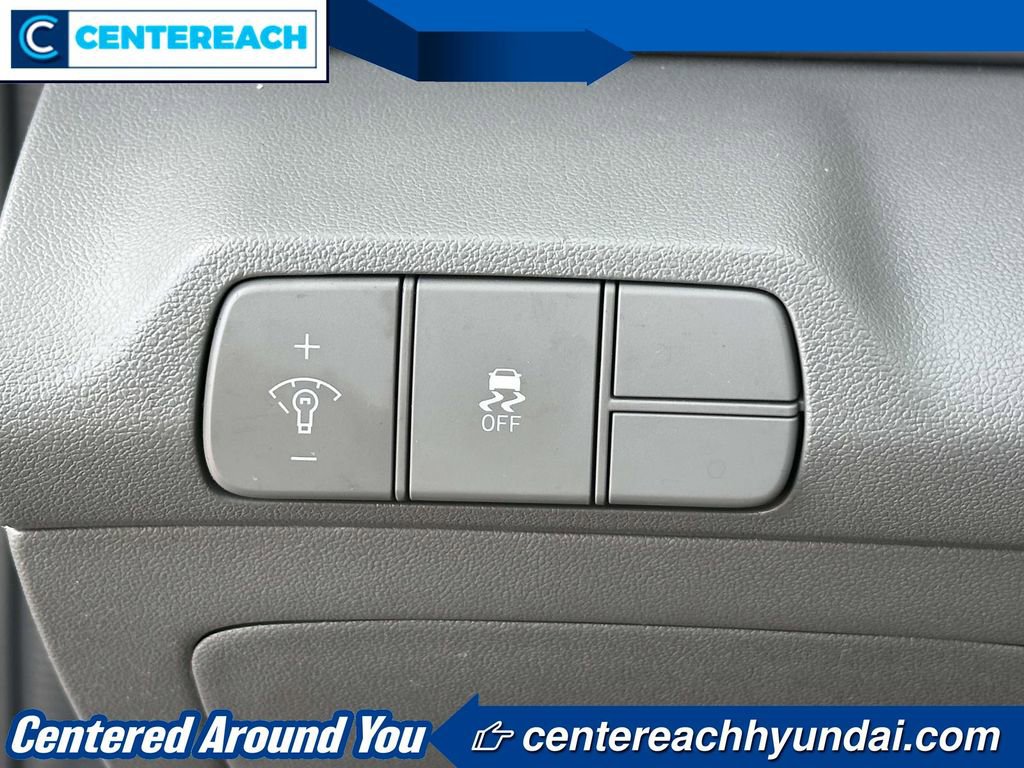 Used 2025 Hyundai Elantra Sport FWD image 17