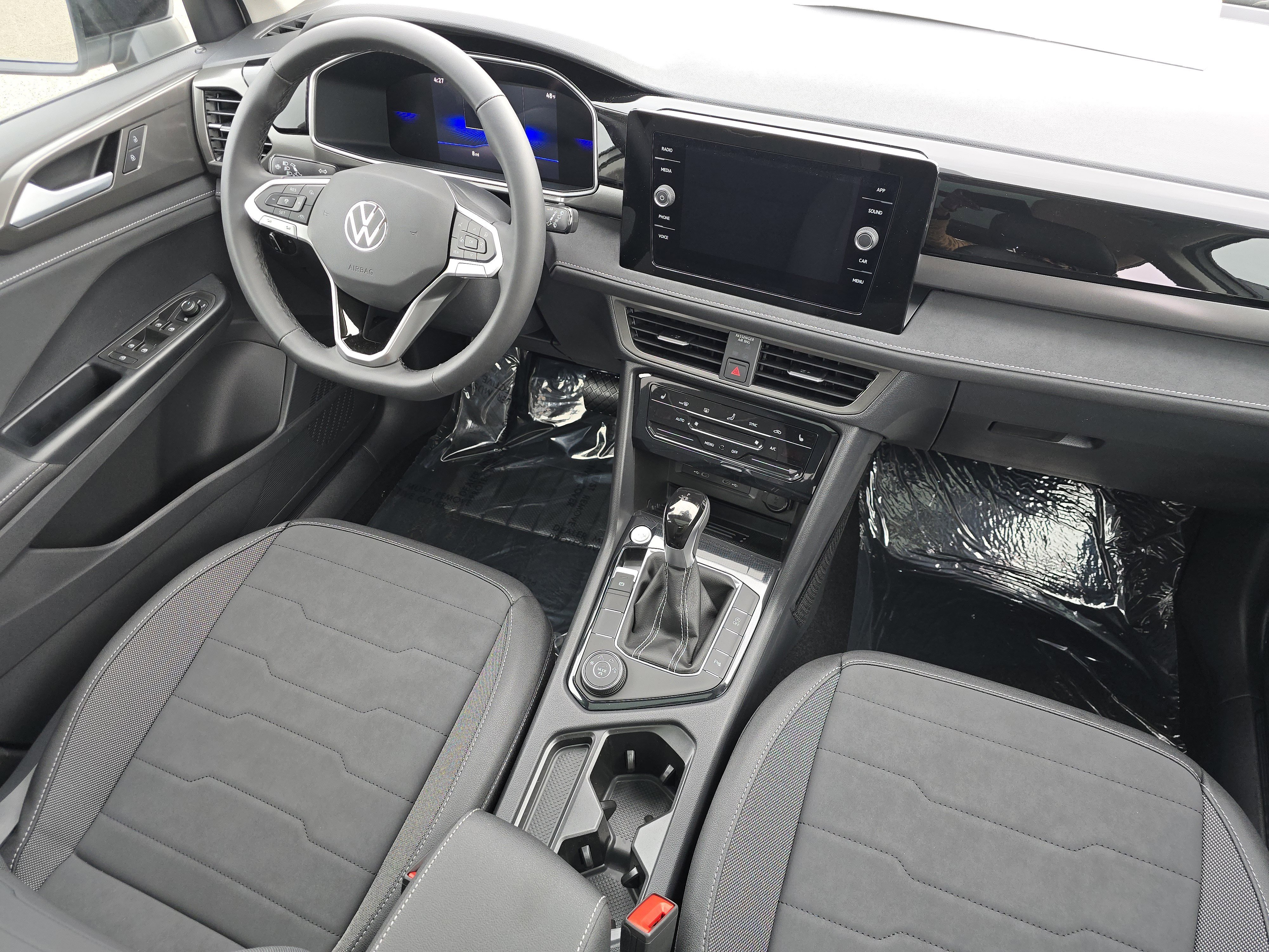 New 2025 Volkswagen Taos SE image 22