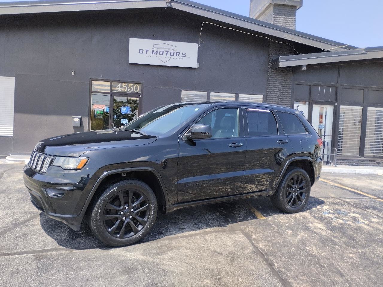 Used 2018 Jeep Grand Cherokee Altitude AWD/4WD image 2
