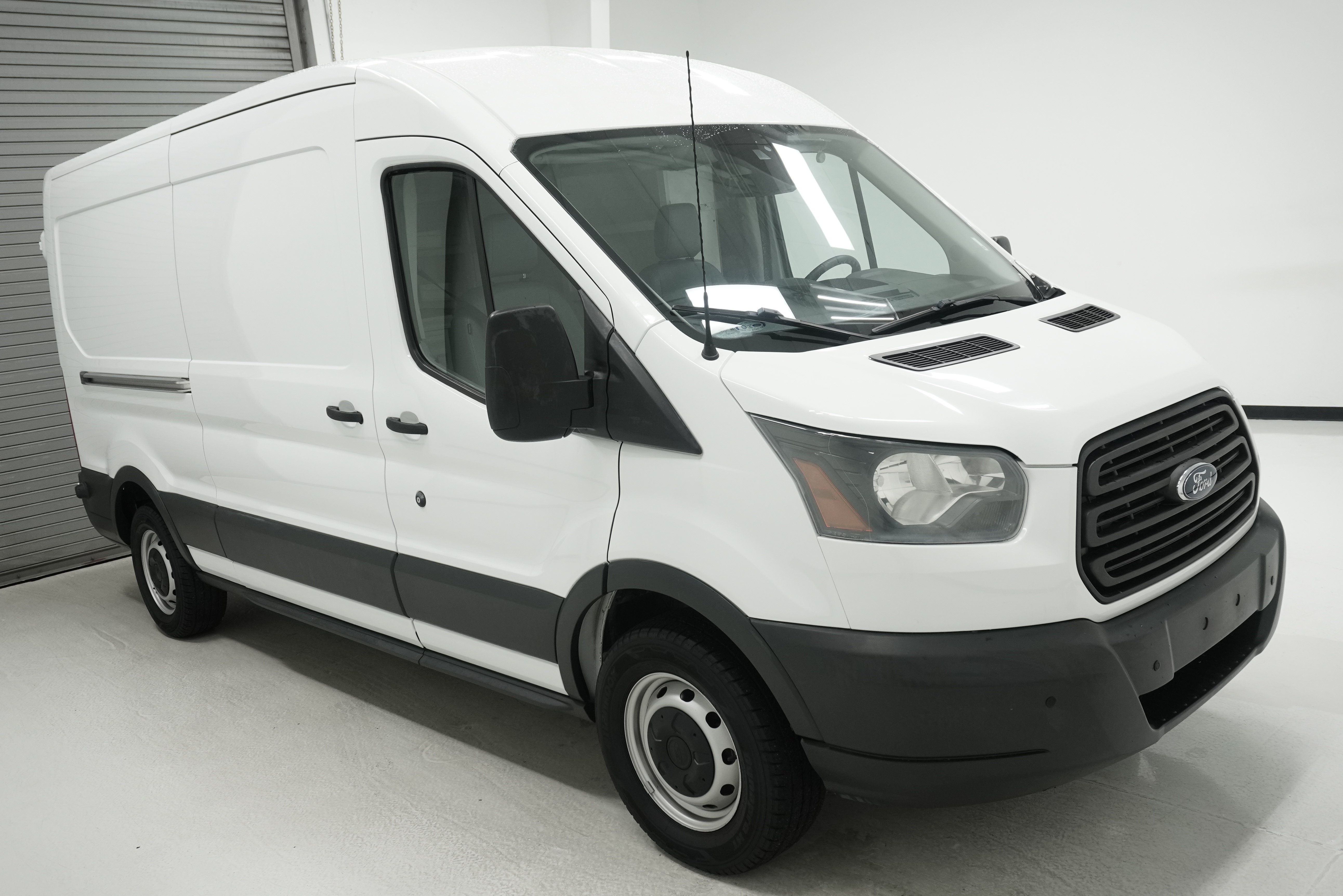 Used 2016 Ford Transit 150 148 Medium Roof RWD image 2