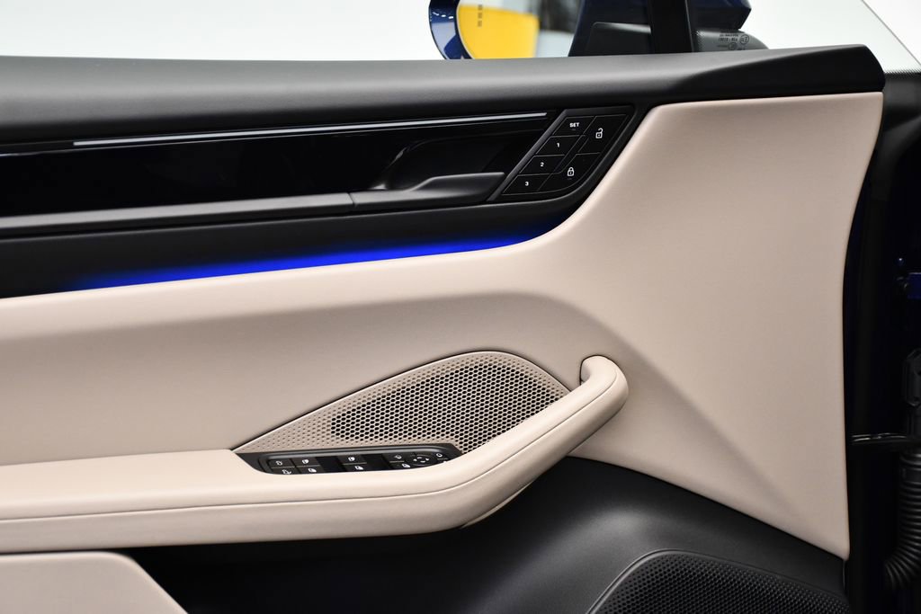 Used 2025 Porsche Macan 4S Electric image 36